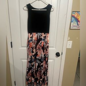 very comfortable dress has pockets